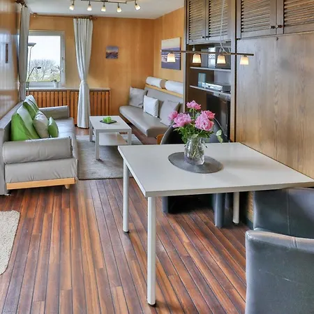 Terrassenhaus, 76 Apartment *